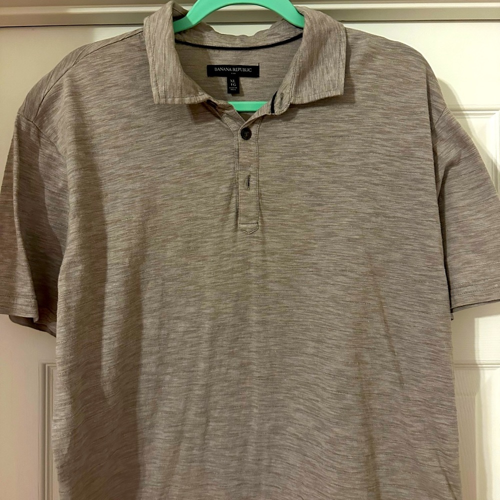 Banana Republic Men’s “T-shirt Soft” Polo in Size XL. Great Condition!
